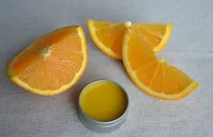 سه سوته تو خونه بالم لب طبیعی و گیاهی و بساز!