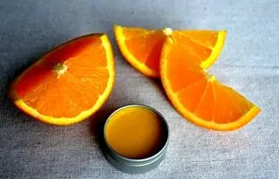 سه سوته تو خونه بالم لب طبیعی و گیاهی و بساز!