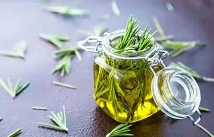 سه سوته تو خونه شامپو رزماری بساز و موهاتو پرپشت کن!