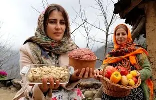 (ویدئو) غذای روستایی؛ طبخ جالب پسته پلو با کباب تابه ای توسط خانواده روستایی آستارایی