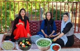(ویدئو) پخت دیدنی دلمه و دنده گوسفند توسط خانواده روستایی کردستانی