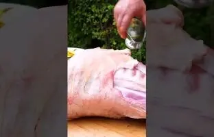 (ویدئو) تهیه بریانی با 7 کیلوگرم دنده گوسفند در تنور توسط آشپز روسی