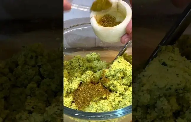 (ویدئو) با این روش ساده و جالب یک فلافل اصیل و خوشمزه درست کنید