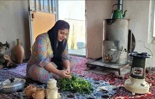 (ویدئو) غذای روستایی؛ پخت دیدنی مرغ ترش به سبک دختر جوان و مشهور کردستانی