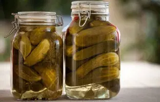 چه کنیم خیارشور کپک نزند؟