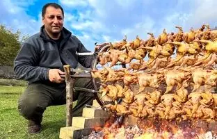 (ویدئو) غذای روستایی؛ کباب کردن 30 جوجه روی ذغال توسط آشپز مشهور آذربایجانی