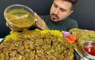 (ویدئو) خوردن تماشایی 3 کیلوگرم چلو گوشت توسط یک چهره مشهور پاکستانی