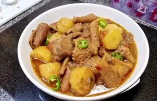 (ویدئو) پخت یک غذای خوشمزه و ساده با سیرابی گاو توسط آشپز مشهور انگلیسی