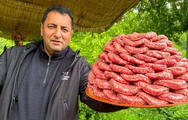 (ویدئو) پخت متفاوت و هیجان انگیز کتلت گوشت توسط آشپز مشهور روستایی آذربایجانی