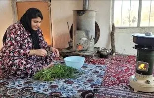 (ویدئو) غذای روستایی؛ پخت دیدنی کوکو سبزی و لبو توسط دختر آشپز کردستانی