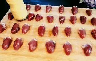 (ویدئو) اردنی ها با دل مرغ این غذای لذیذ و ساده را طبخ می کنند