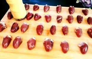 (ویدئو) اردنی ها با دل مرغ این غذای لذیذ و ساده را طبخ می کنند