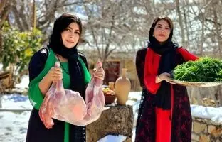 (ویدئو) کباب کردن شگفت انگیز بره کامل در تنور توسط خانواده روستایی کردستانی