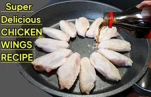 (ویدئو) پخت یک غذای ساده و بی نظیر با بال مرغ و نوشابه توسط آشپز معروف فیلیپینی