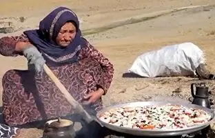 (ویدئو) پخت جالب پیتزا به سبک بانوی عشایری