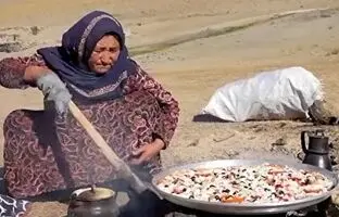 (ویدئو) پخت جالب پیتزا به سبک بانوی عشایری