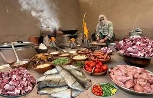 (ویدئو) پخت غذا با گوشت، مرغ و ماهی برای 50 نفر توسط بانوی جوان پاکستانی