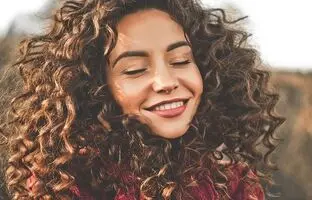 7 مزیت و 7 ضرر حنا برای مو که تاکنون نمی دانستید!