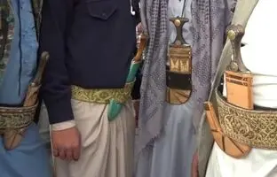 (ویدئو) چرا یمنی ها یک همیشه یک خنجر عجیب به کمر می بندند؟