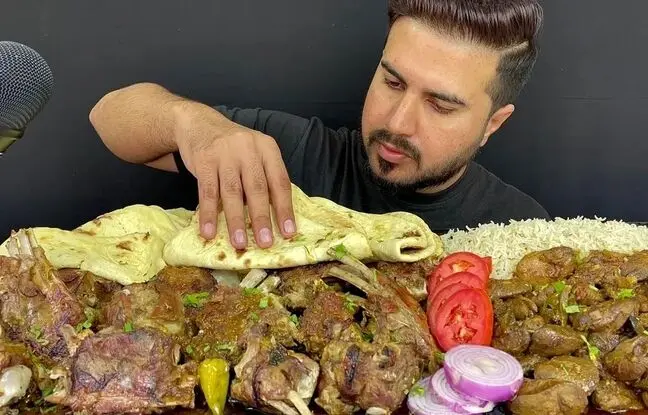 (ویدئو) غذا خوردن با صدا؛ خوردن 6 کیلوگرم چلو جگر مرغ و گوشت توسط جوان مشهور پاکستانی