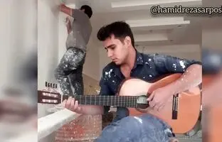 (ویدئو) صدای شگفت انگیز جوان گچ کار با اجرای قطعه مشهور از عشق بگو رضا بهرام