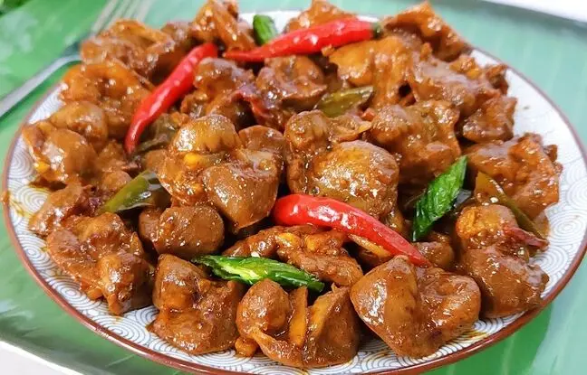 (ویدئو) ساده ترین و خوشمزه ترین غذایی که میتونید با سنگدان مرغ درست کنید اینه