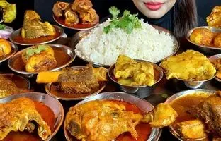 (ویدئو) خوردن 4 کیلوگرم چلو گوشت، چربی، ماهی و مرغ توسط سوجاتا، دختر مشهور هندی