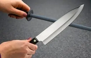 (ویدئو) نحوه تیز کردن چاقو در 15 ثانیه به سبک مشهورترین آشپز اروپا