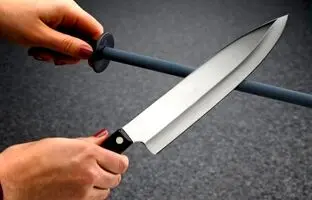 (ویدئو) نحوه تیز کردن چاقو در 15 ثانیه به سبک مشهورترین آشپز اروپا