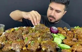 (ویدئو) اشتهای عجیب جوان پاکستانی در خوردن 4.5 کیلوگرم چلو گوشت و مرغ