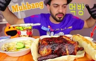 (ویدئو) خوردن یک مرغ بریانی 2 کیلوگرمی و شاورمای گوشت توسط جوان مشهور عراقی