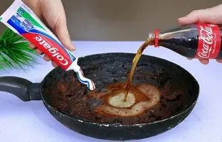 (ویدئو) با نوشابه و خمیر دندان به این راحتی می‌توانید ماهیتابه سوخته را تمیز کنید