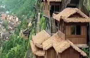 (ویدئو) عجیب‌ترین روستای جهان در دامنه کوه در چین