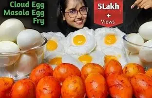 (ویدئو) غذا خوردن با صدا؛ خوردن 35 تخم مرغ پخته و نیمرو توسط دختر مشهور هندی