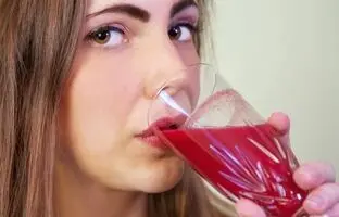 ده دلیل برای اینکه چرا باید به طور منظم آب انار بنوشید!