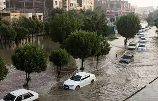 (ویدئو) تبدیل شدن عجیب خیابان های اهواز به استخر در اثر بارندگی امروز