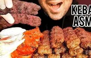 (ویدئو) غذا خوردن با صدا؛ خوردن دیدنی 14 سیخ کباب کوبیده توسط یک جوان ایرانی