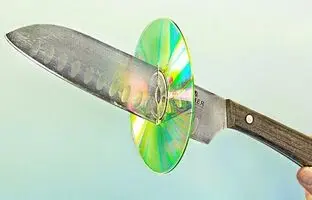 (ویدئو) 3 روش شگفت انگیز برای تیز کردن چاقو همچون تیغ اصلاح!