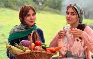 (ویدئو) پخت دیدنی 5 مرغ تنوری با برنج زعفرانی توسط مادر و دختران روستایی آستارایی