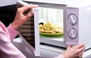 گذاشتن این لوازم و خوراکی ها در مایکروویو ممنوع!