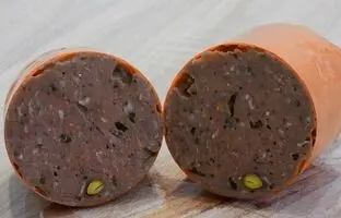 (ویدئو) با این روش ساده خیلی راحت سوسیس گوشت خونگی درست کن