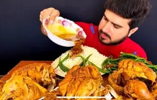 (ویدئو) خوردن تماشایی 6 کیلوگرم چلو مرغ به سبک جوان مشهور پاکستانی