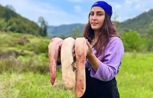 (ویدئو) پخت دیدنی سه زبان بزرگ گاو توسط مادر و دختران روستایی آستارایی