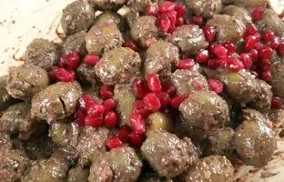 (ویدئو) طرز تهیه زیتون پرورده به سبک بانوی روستایی شمالی