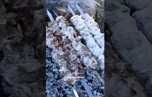 (ویدئو) غذای روستایی؛ کباب لاری با گوشت گاو توسط آشپز مشهور ایرانی