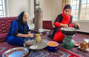 (ویدئو) پخت یک غذای متفاوت با لپه و گوشت چرخ کرده توسط مادر و دختر روستایی کردستانی