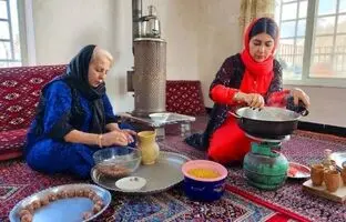(ویدئو) پخت یک غذای متفاوت با لپه و گوشت چرخ کرده توسط مادر و دختر روستایی کردستانی