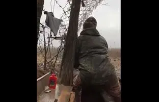 (ویدئو) بلایی که لگد تیربار بر سر تیربارچی بی تجربه می آورد!
