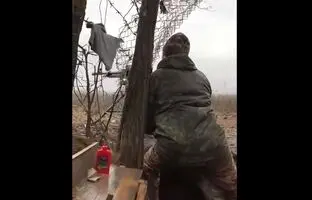 (ویدئو) بلایی که لگد تیربار بر سر تیربارچی بی تجربه می آورد!