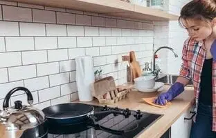 چطور از پاشیدن روغن روی گاز جلوگیری کنیم؟